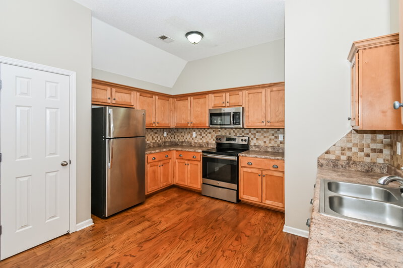 1,845/Mo, 916 Keebler Cove Southaven, MS 38671 Kitchen View 2