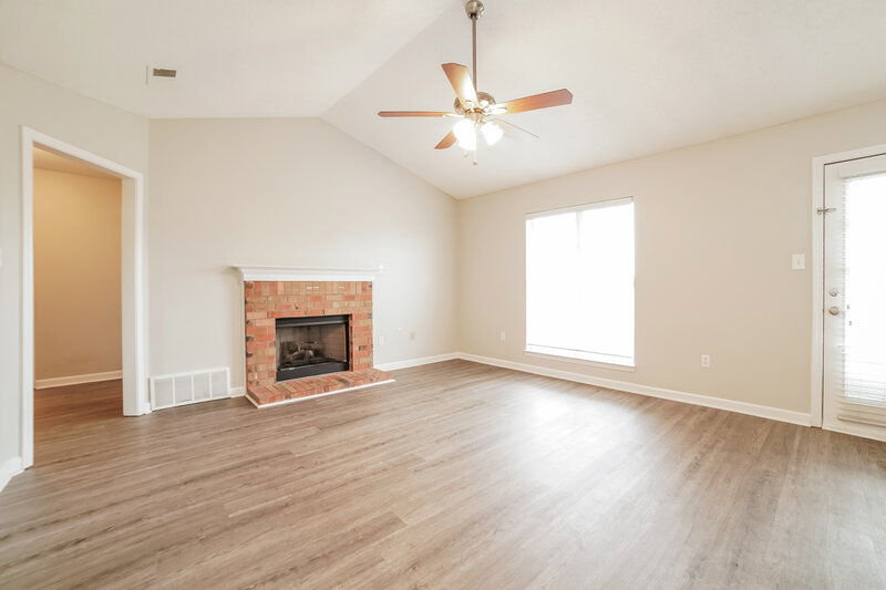 1,580/Mo, 1721 Central Trails Dr Southaven, MS 38671 Living Room View 3