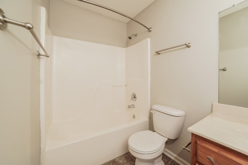 1,580/Mo, 1721 Central Trails Dr Southaven, MS 38671 Main Bathroom View