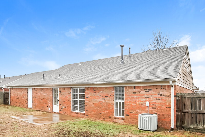 1,580/Mo, 1721 Central Trails Dr Southaven, MS 38671 Rear View