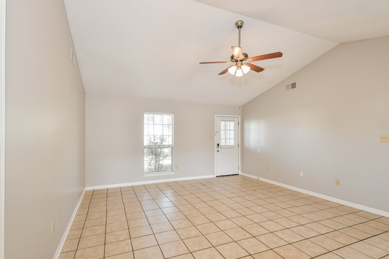 1,455/Mo, 7110 Redfern Dr Horn Lake, MS 38637 Living Room View 2