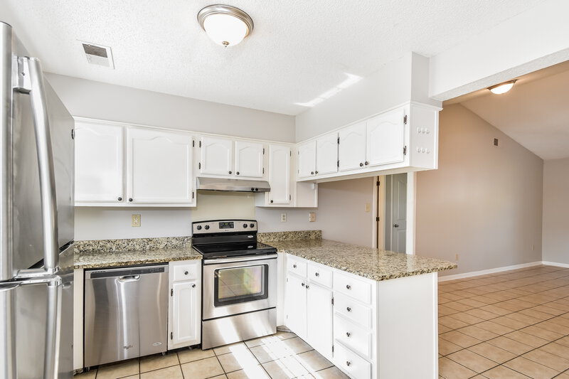 1,455/Mo, 7110 Redfern Dr Horn Lake, MS 38637 Kitchen View 2