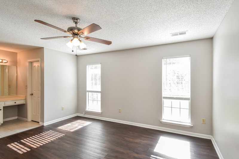 1,455/Mo, 7110 Redfern Dr Horn Lake, MS 38637 Main Bedroom View