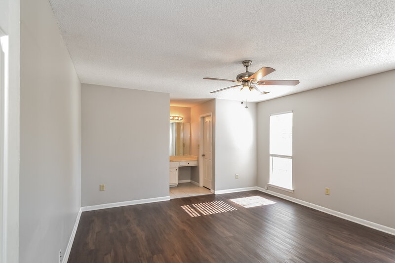 1,455/Mo, 7110 Redfern Dr Horn Lake, MS 38637 Main Bedroom View 2