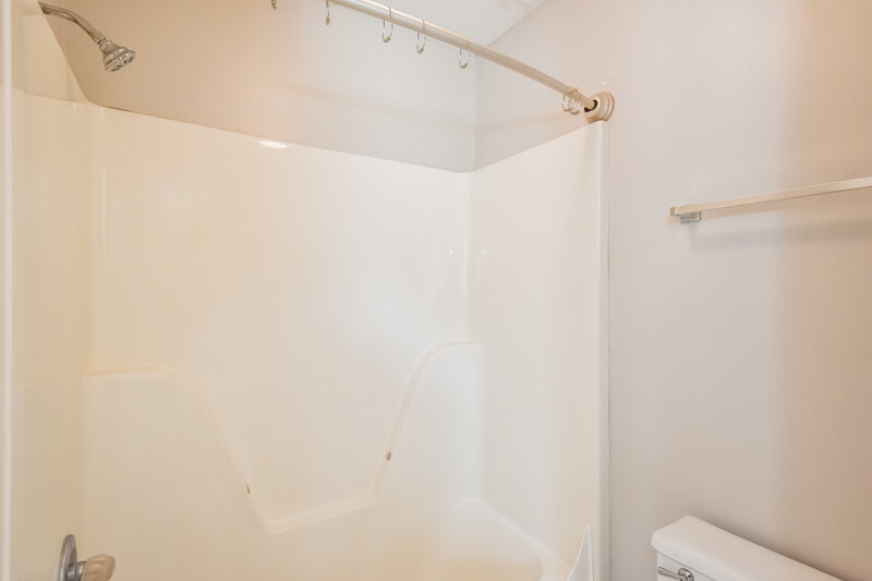 1,455/Mo, 7110 Redfern Dr Horn Lake, MS 38637 Main Bathroom View 2