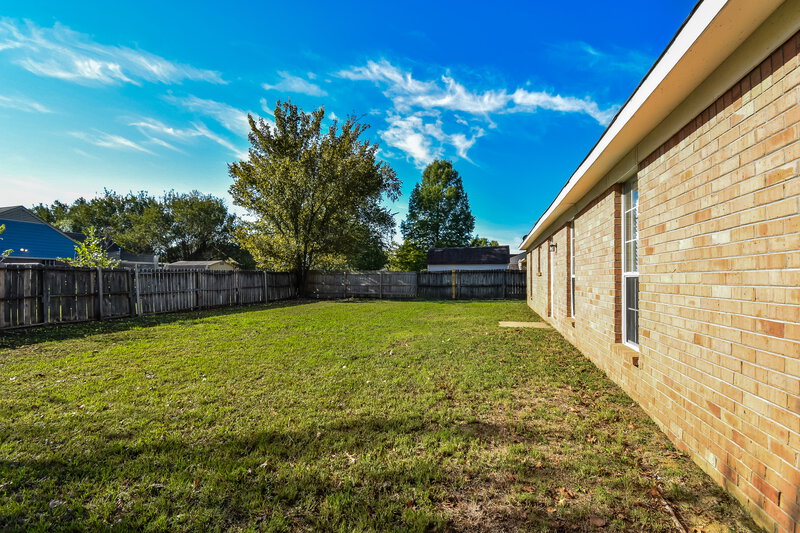 1,455/Mo, 7110 Redfern Dr Horn Lake, MS 38637 Rear View