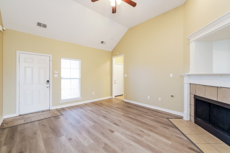 1,600/Mo, 9165 Mallard Park Blvd Walls, MS 38680 Living Room View