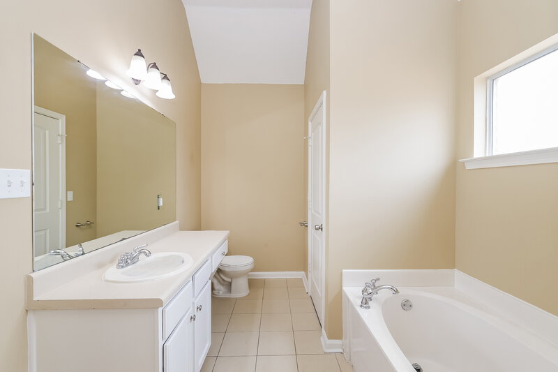 1,600/Mo, 9165 Mallard Park Blvd Walls, MS 38680 Main Bathroom View