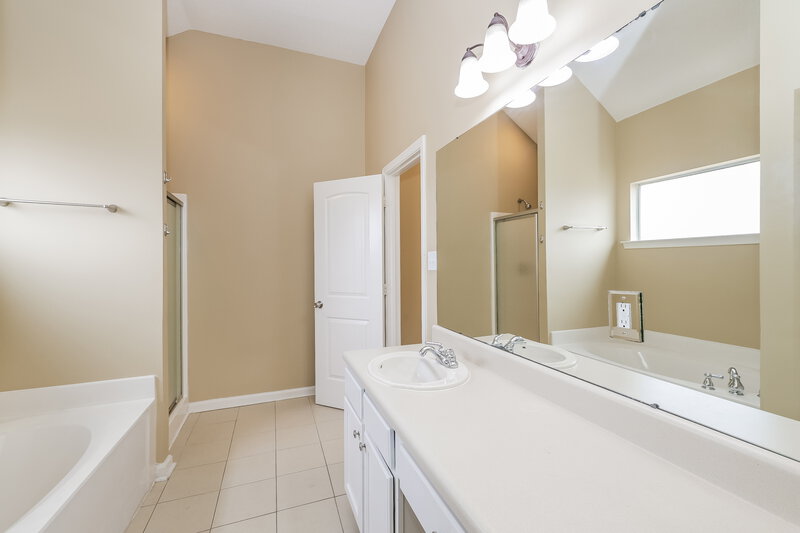 1,600/Mo, 9165 Mallard Park Blvd Walls, MS 38680 Main Bathroom View 2
