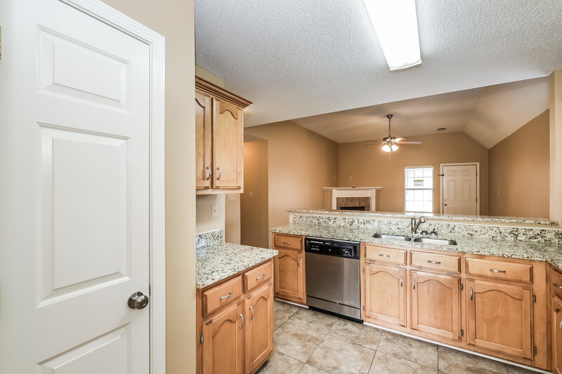 1,565/Mo, 9864 Milestone Circle Olive Branch, MS 38654 Kitchen View 2