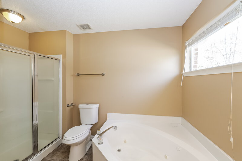 1,565/Mo, 9864 Milestone Circle Olive Branch, MS 38654 Main Bathroom View 2