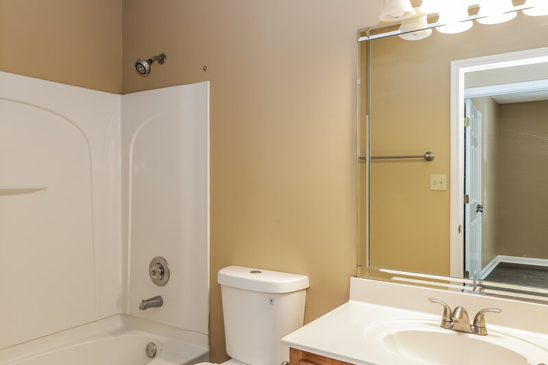 1,565/Mo, 9864 Milestone Circle Olive Branch, MS 38654 Bathroom View