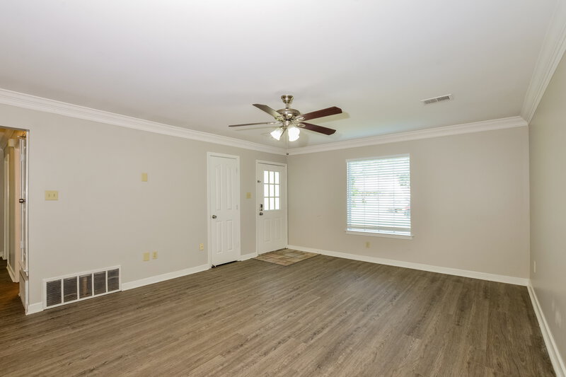 1,730/Mo, 7165 Redfern Dr Horn Lake, MS 38637 Living Room View 2