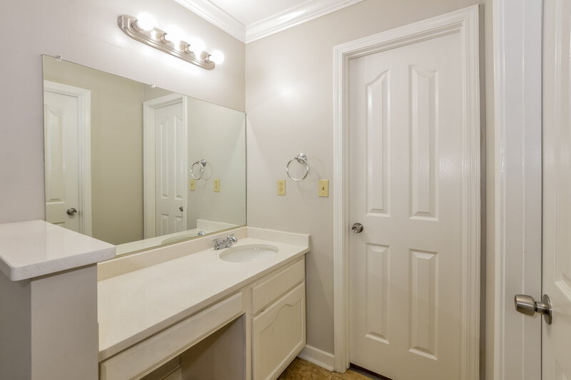 1,730/Mo, 7165 Redfern Dr Horn Lake, MS 38637 Main Bathroom View