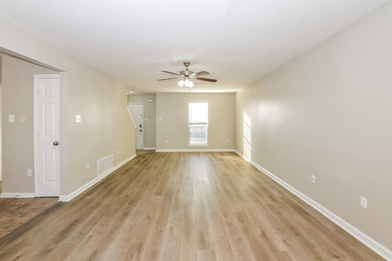 1,800/Mo, 7150 Hunters Forest Dr Olive Branch, MS 38654 Living Room View 2