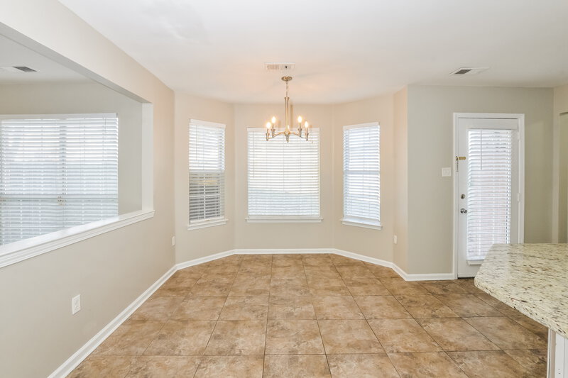 1,800/Mo, 7150 Hunters Forest Dr Olive Branch, MS 38654 Dining Room View