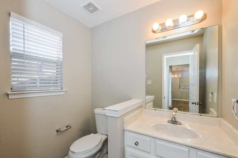 1,800/Mo, 7150 Hunters Forest Dr Olive Branch, MS 38654 Bathroom View