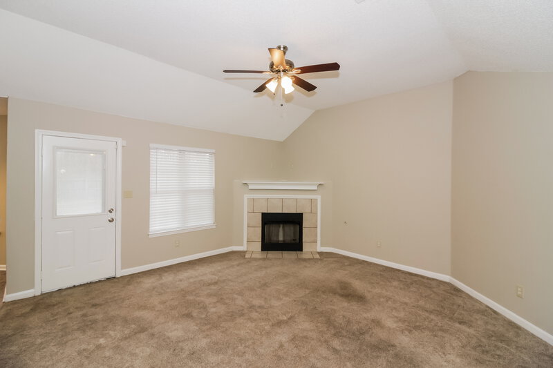 1,505/Mo, 3860 Conrail Circle Horn Lake, MS 38637 Living Room View 2