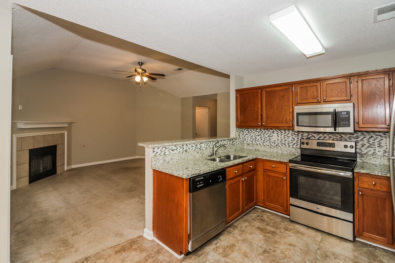 1,505/Mo, 3860 Conrail Circle Horn Lake, MS 38637 Kitchen View 3