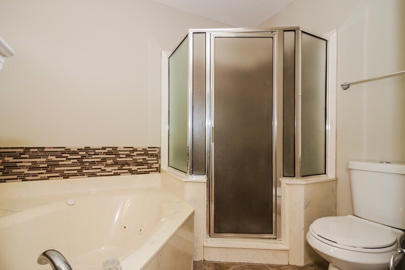 1,505/Mo, 3860 Conrail Circle Horn Lake, MS 38637 Main Bathroom View