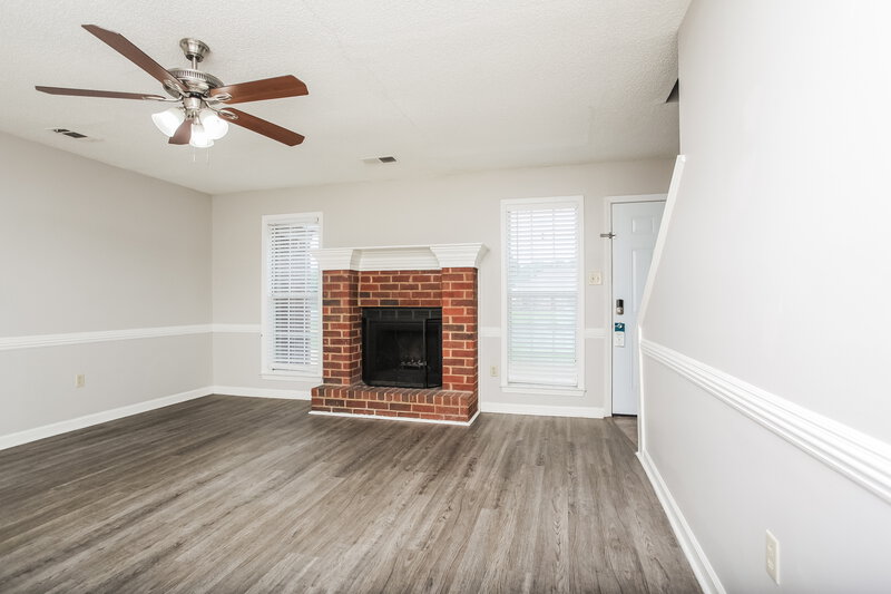 1,880/Mo, 6511 Firefly Cove Walls, MS 38680 Living Room View