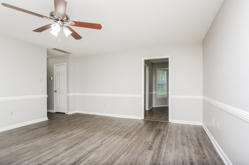 1,880/Mo, 6511 Firefly Cove Walls, MS 38680 Living Room View 2