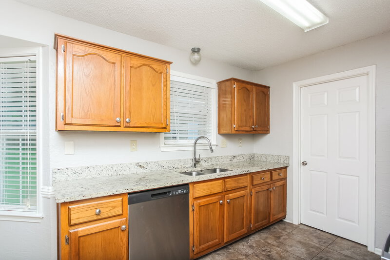 1,880/Mo, 6511 Firefly Cove Walls, MS 38680 Kitchen View 2