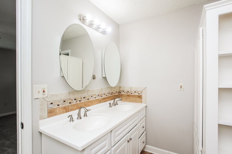 1,880/Mo, 6511 Firefly Cove Walls, MS 38680 Main Bathroom View