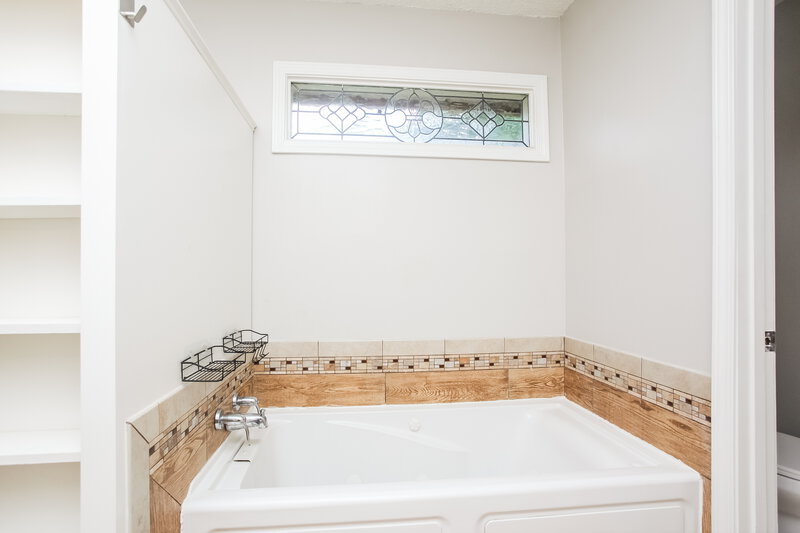 1,880/Mo, 6511 Firefly Cove Walls, MS 38680 Main Bathroom View 2