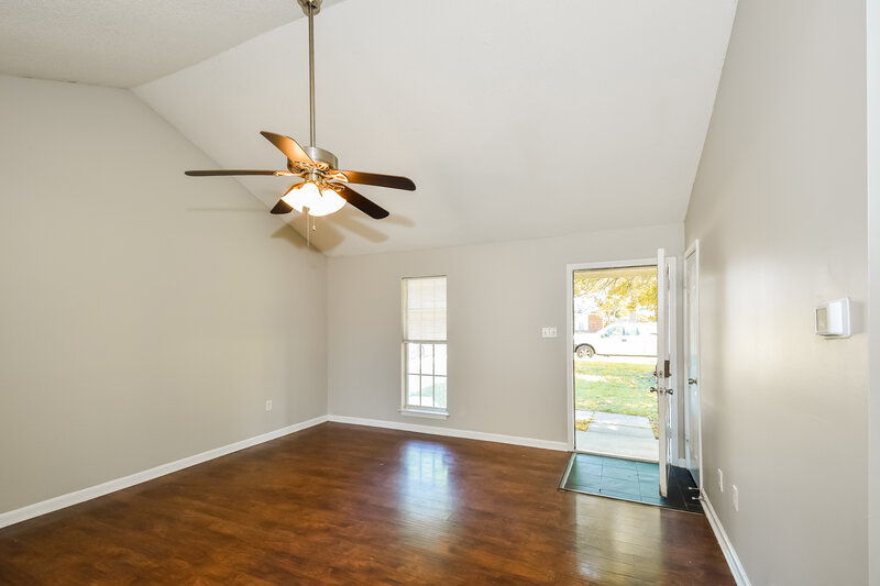 2,380/Mo, 7083 Layne Dr Horn Lake, MS 38637 Living Room View 3