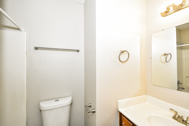 2,380/Mo, 7083 Layne Dr Horn Lake, MS 38637 Bathroom View