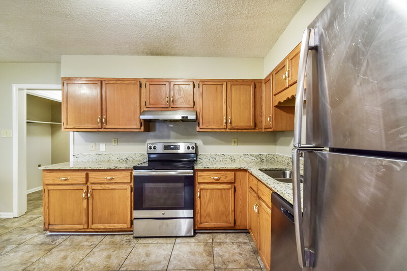 1,590/Mo, 6763 Ashland Dr Olive Branch, MS 38654 Kitchen View 2