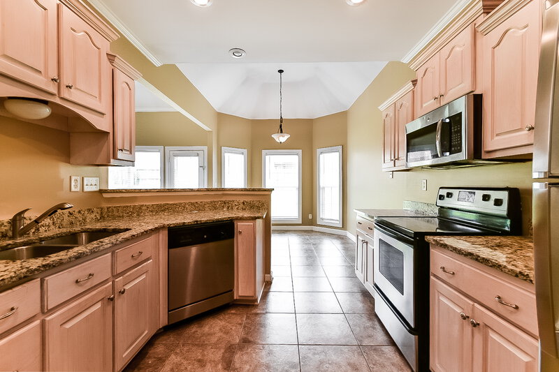 2,210/Mo, 2944 Keeley Cove Southaven, MS 38671 Kitchen View 2