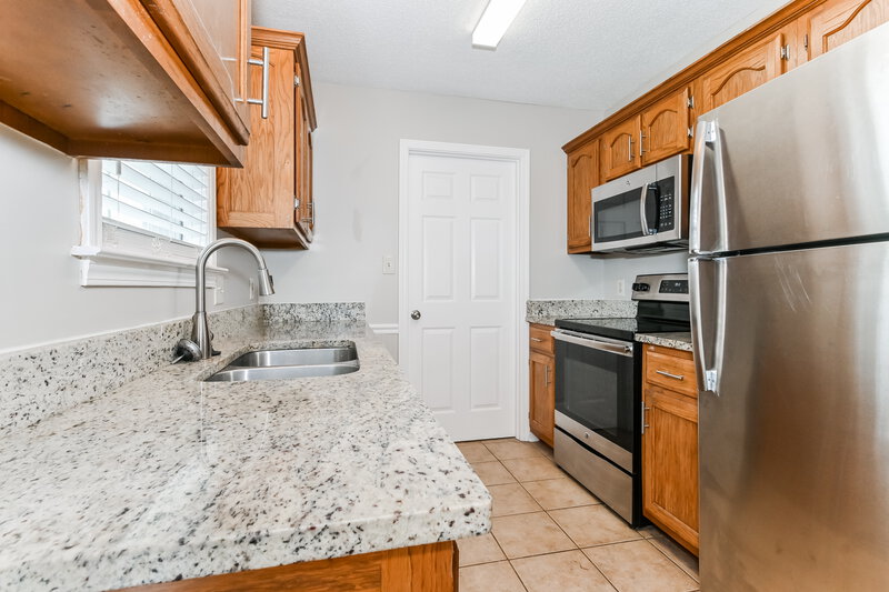 2,180/Mo, 10152 Fox Chase Dr Olive Branch, MS 38654 Kitchen View 2