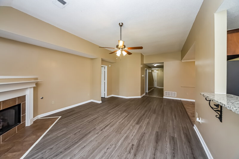2,150/Mo, 7512 Ally Cove Walls, MS 38680 Living Room View