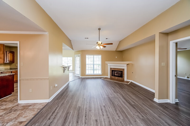 2,150/Mo, 7512 Ally Cove Walls, MS 38680 Living Room View 2