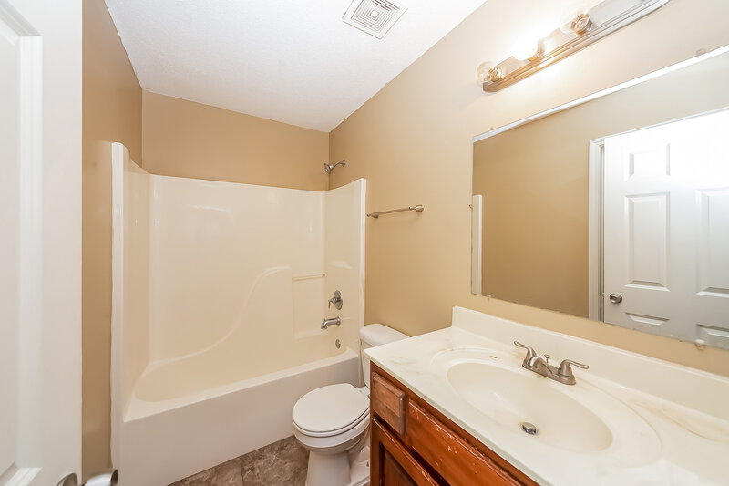 2,150/Mo, 7512 Ally Cove Walls, MS 38680 Bathroom View