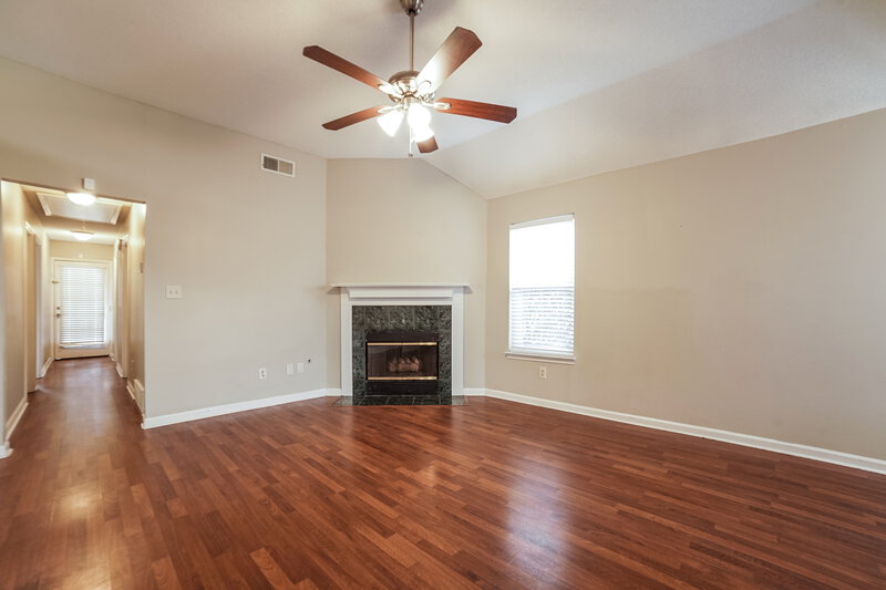 1,835/Mo, 5643 Alexandria Ln Southaven, MS 38671 Living Room View 2
