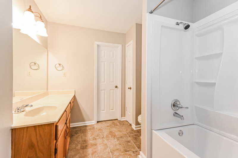 1,820/Mo, 6205 Liberty Estates Dr Walls, MS 38680 Main Bathroom View