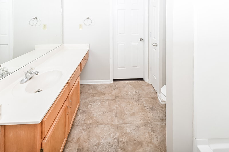 2,150/Mo, 7082 Foxhall Dr Horn Lake, MS 38637 Main Bathroom View