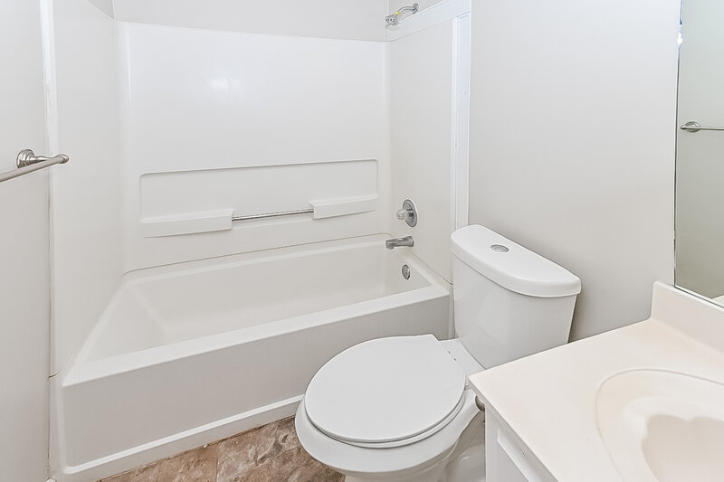 2,150/Mo, 7082 Foxhall Dr Horn Lake, MS 38637 Bathroom View