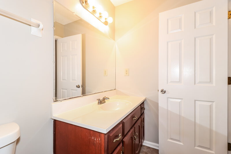 1,525/Mo, 5689 Kayla Dr Southaven, MS 38671 Bathroom View 2