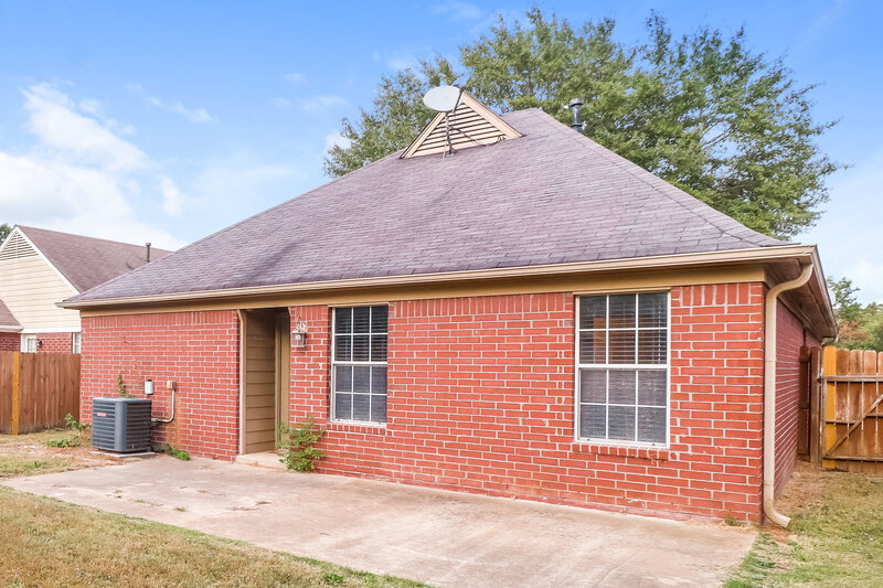 1,525/Mo, 5689 Kayla Dr Southaven, MS 38671 Rear View