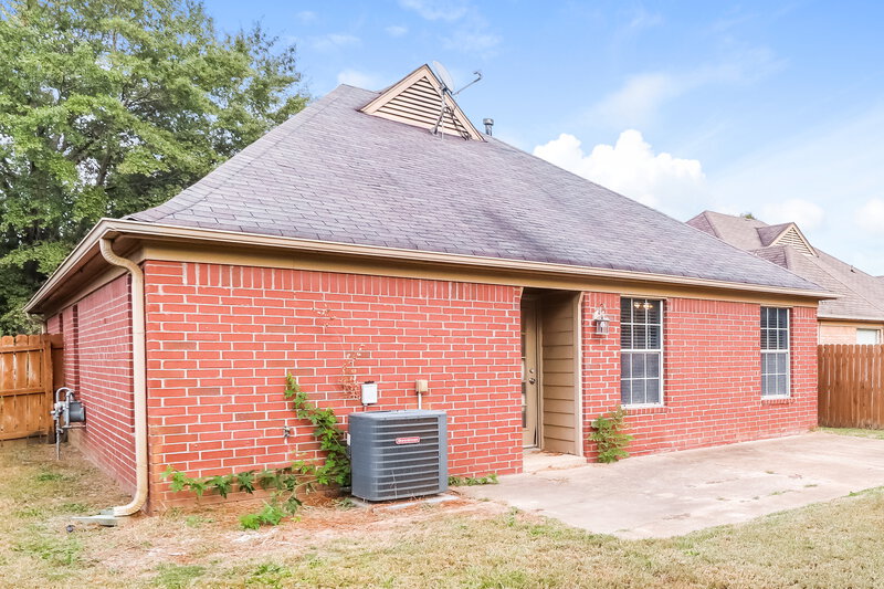 1,525/Mo, 5689 Kayla Dr Southaven, MS 38671 Rear View 2