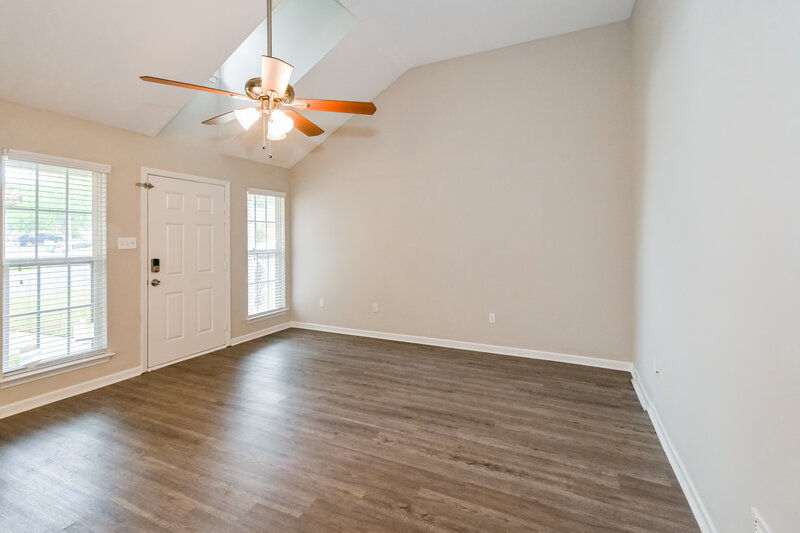 2,490/Mo, 5289 Kalian Cv Southaven, MS 38671 Living Room View