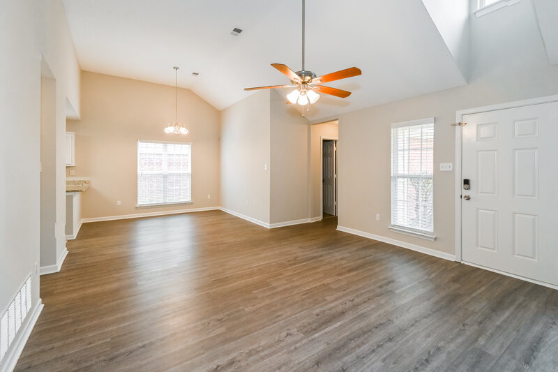 2,490/Mo, 5289 Kalian Cv Southaven, MS 38671 Living Room View 2