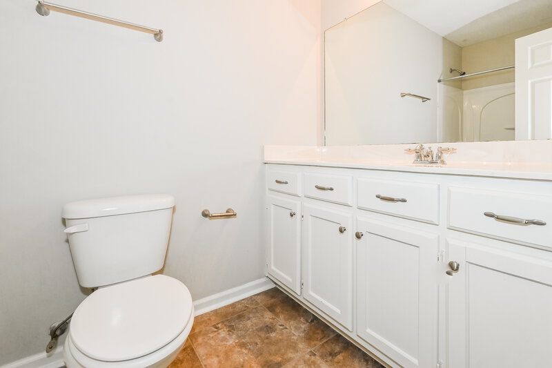 2,490/Mo, 5289 Kalian Cv Southaven, MS 38671 Main Bathroom View