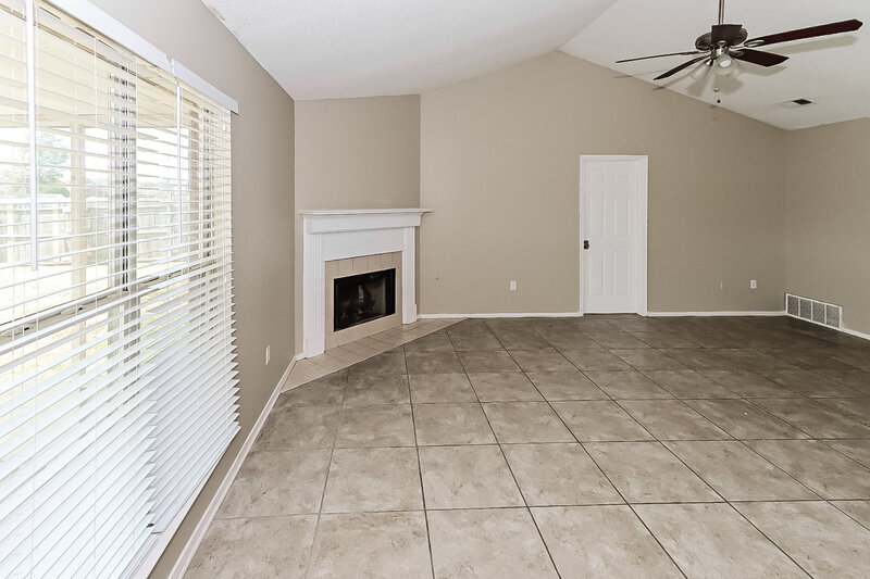 1,650/Mo, 4433 Citation Dr Southaven, MS 38671 Living Room View