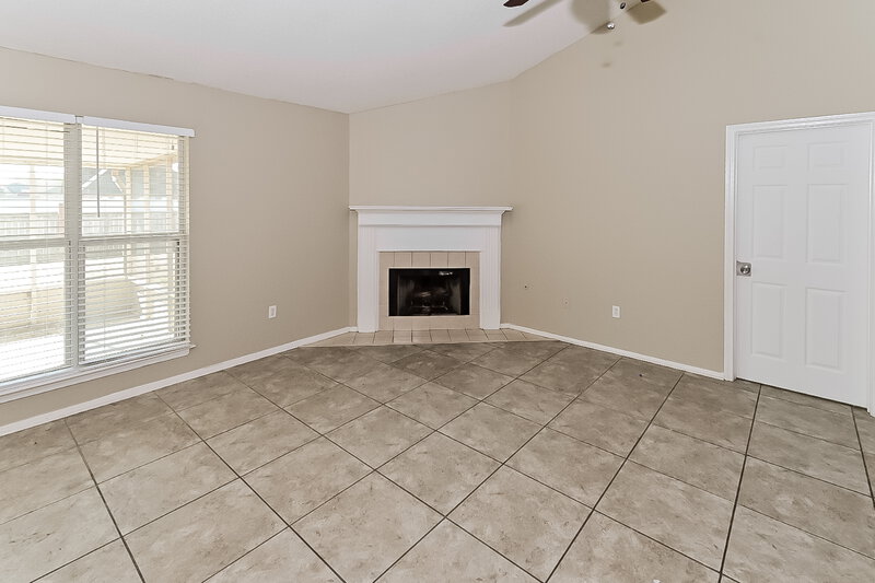 1,650/Mo, 4433 Citation Dr Southaven, MS 38671 Living Room View 2