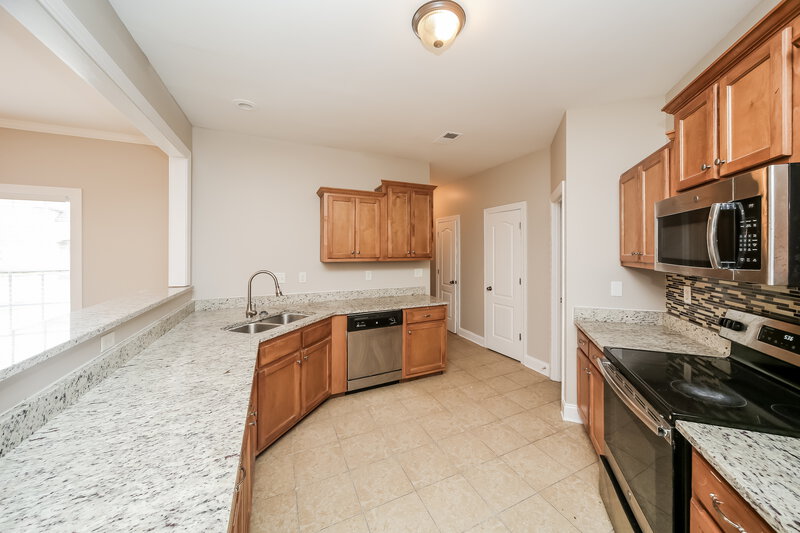 1,540/Mo, 1352 Arbor Lake Dr Horn Lake, MS 38637 Kitchen View